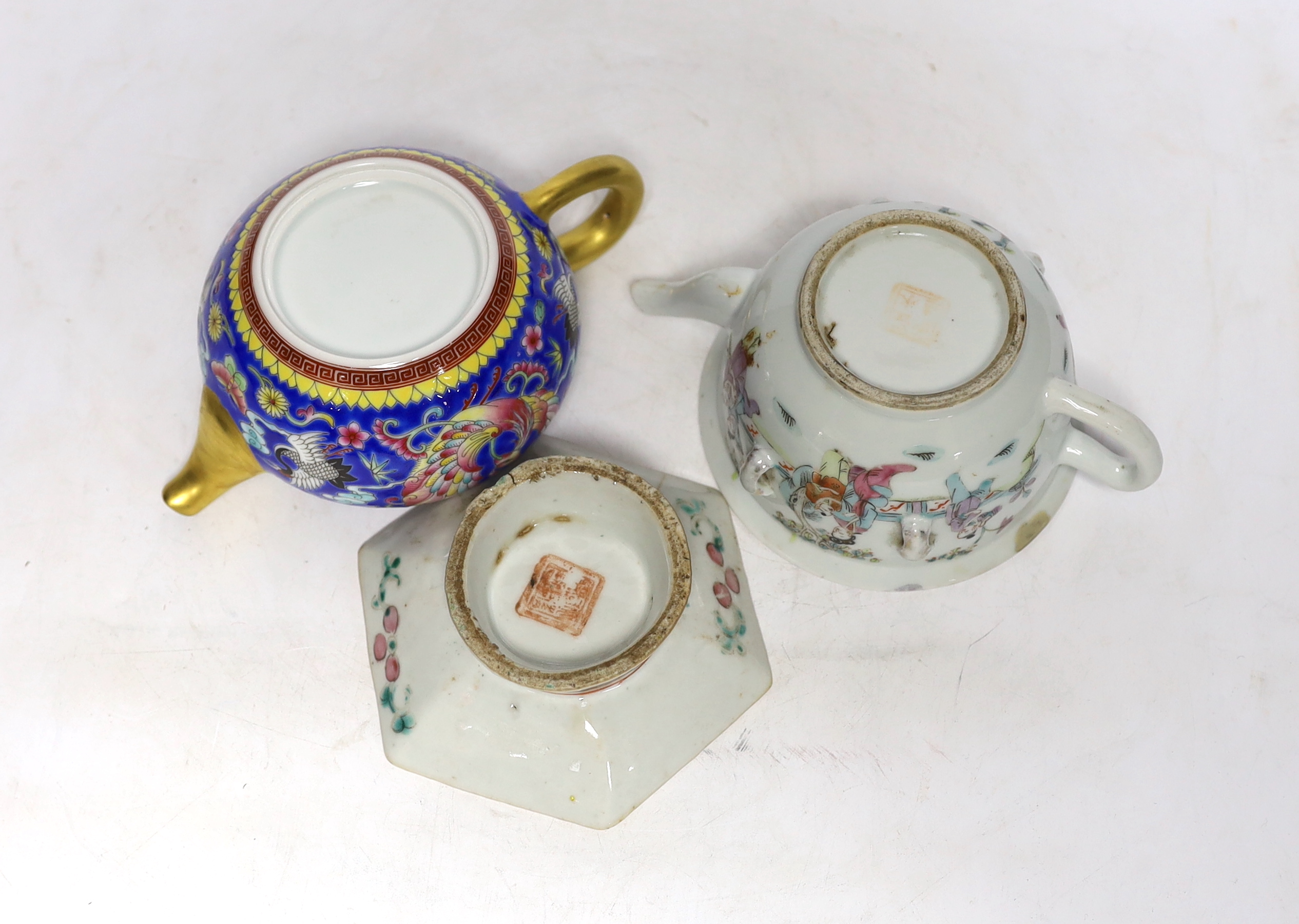 Two Chinese porcelain teapots (one missing cover) and a hexagonal pedestal dish, tallest 9.5cm